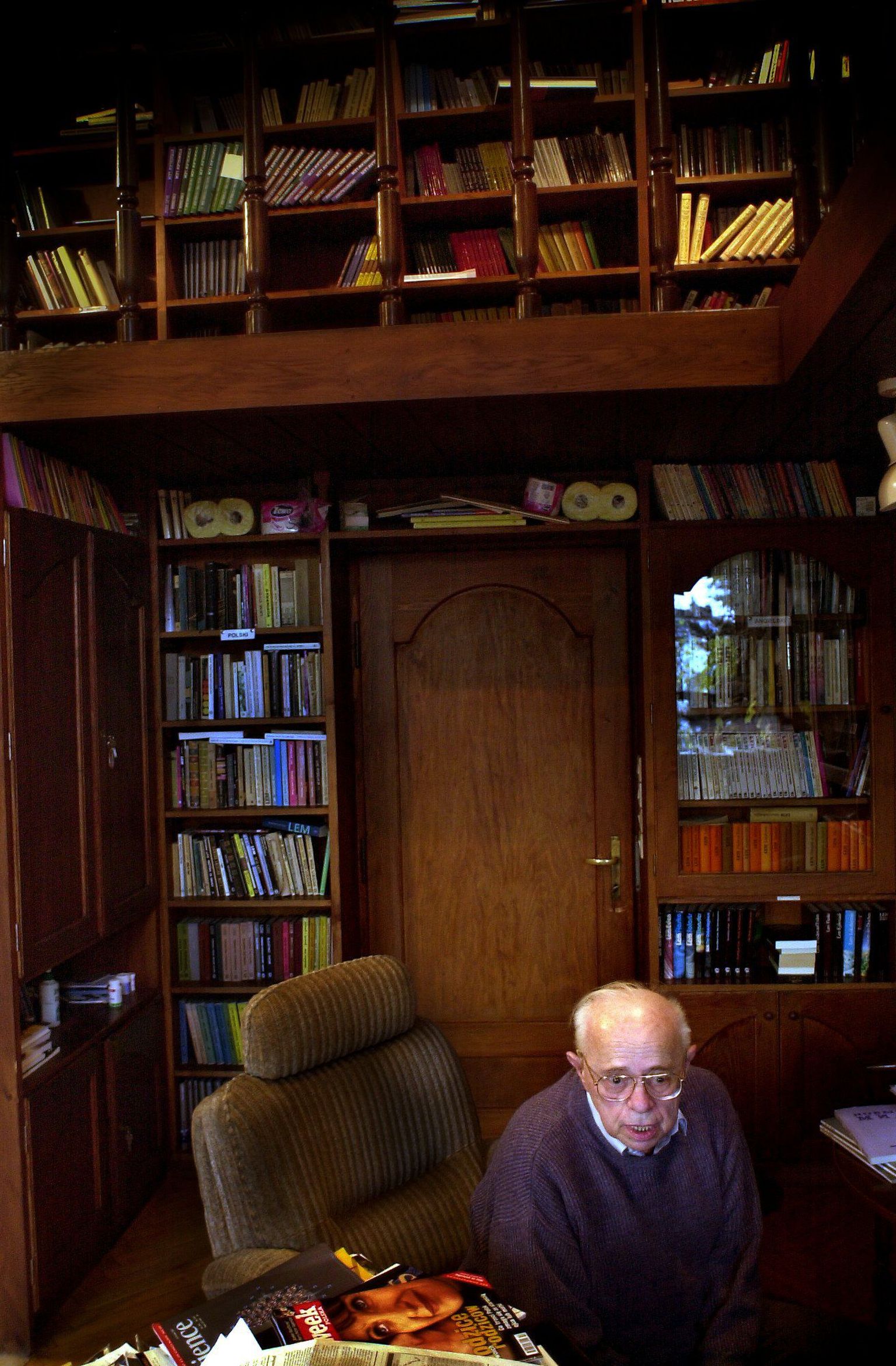Stanislaw Lem 2002. aastal oma kabinetis.
