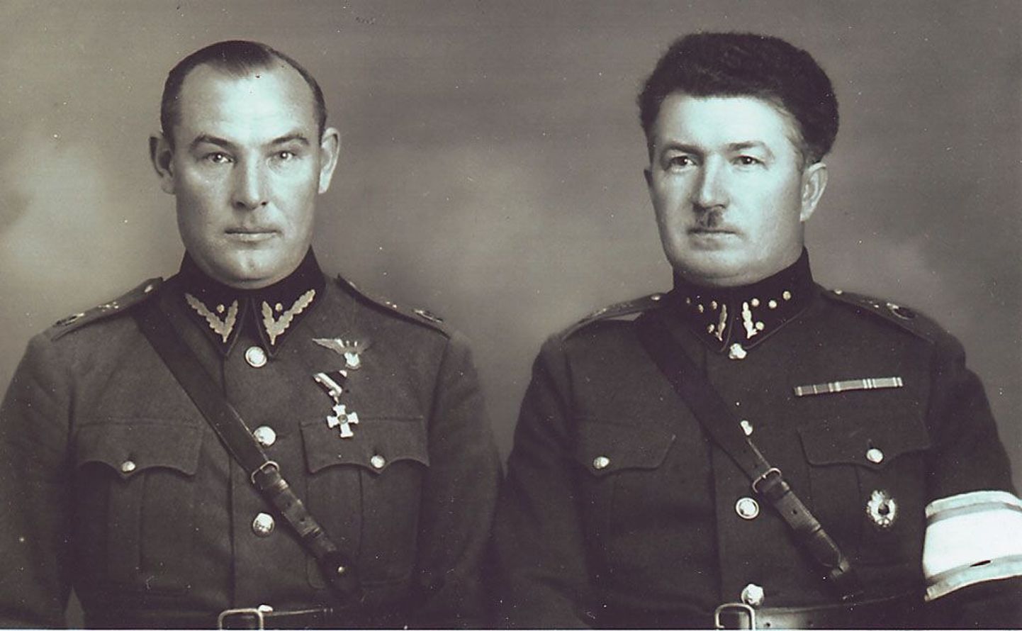 Kaitseliidu Pärnu maleva pealik Jaan Luugus (vasakul) ja maleva pealiku abi Jaak Jakobson.