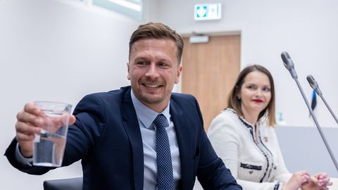 VIDEO JA GALERII KOHTUST ⟩ Vestlusõhtuks kujunenud kohtuistungil arutati endise siseministri nõuniku ööelu