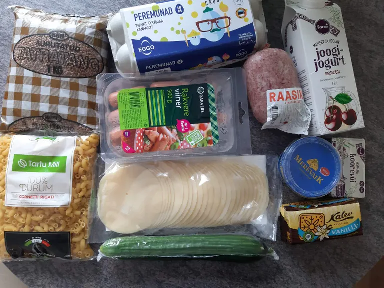 Продуктовый набор в гимназии Кохтла-Ярве на три недели.