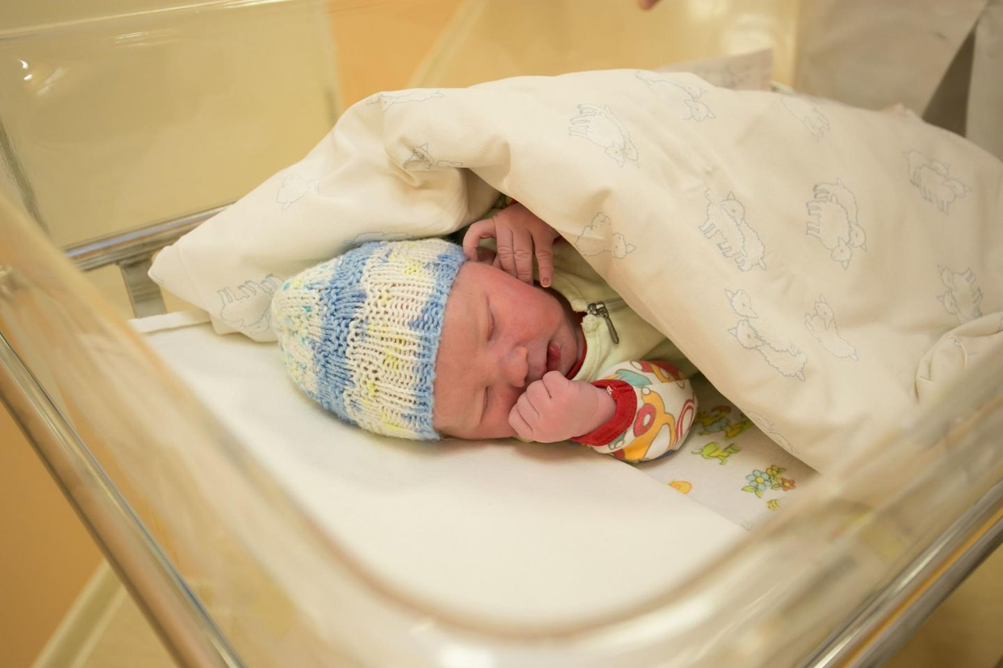Rakvere haigla ei keela esialgu koroonaviiruse kartuses peresünnitusi. Nii lubatakse beebi ilmaletuleku juurde ka isasid. Foto on illustratiivne.