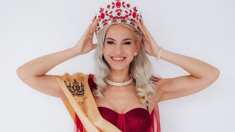 APLŪKO VISAS DALĪBNIECES ⟩ Liepājā kronēta “Mrs Liepāja Elite 2026”