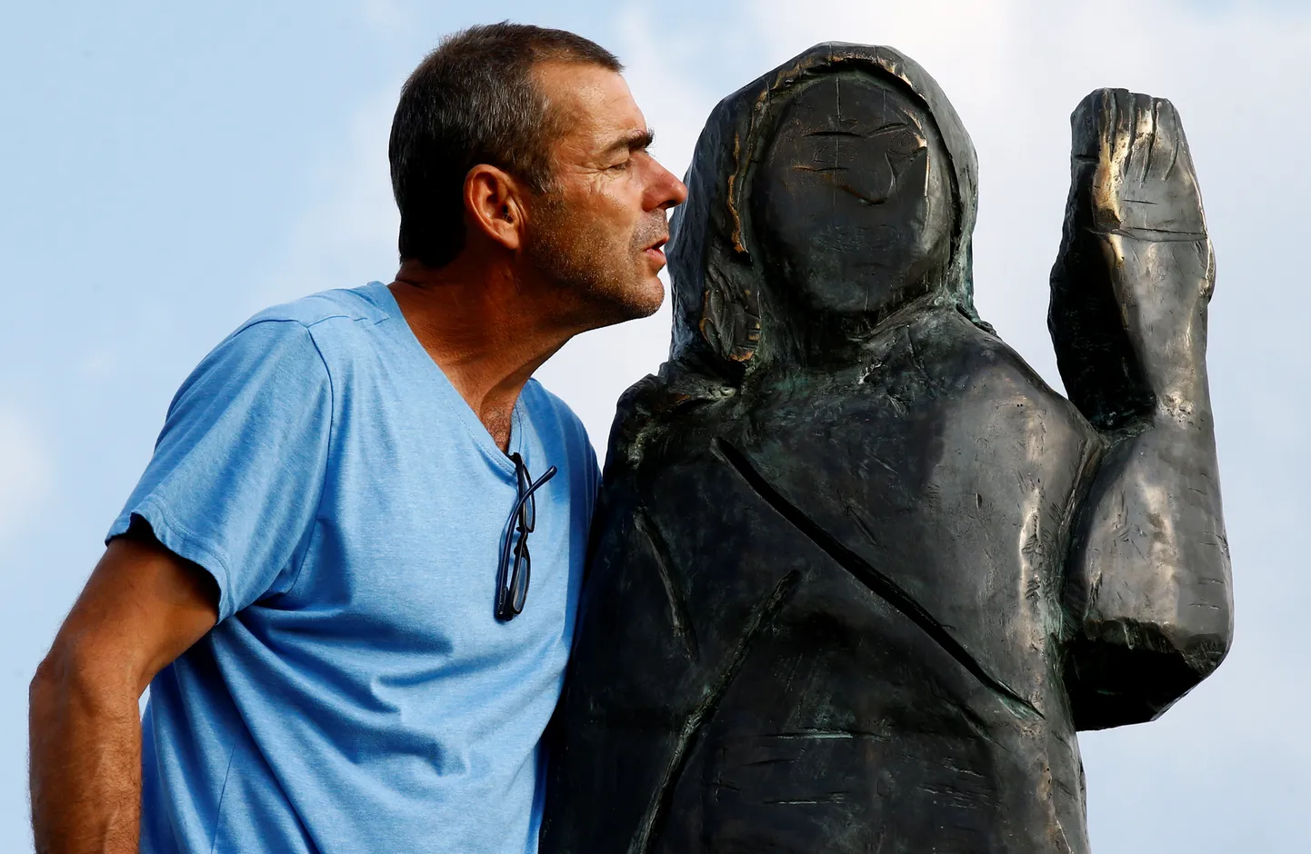 Melānijas Trampas bronzas statuja Slovēnijā