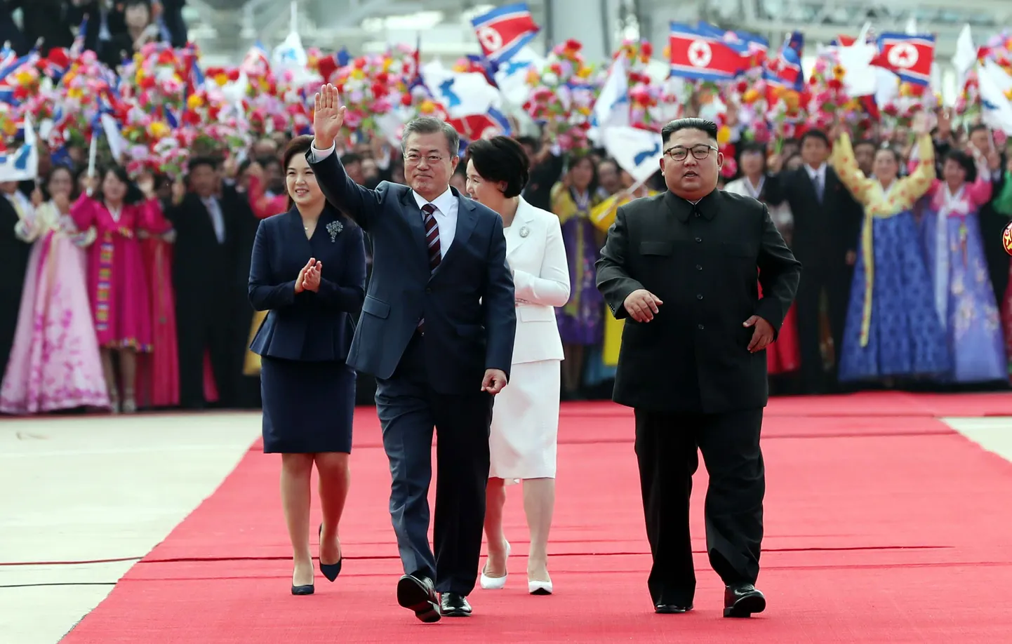 Esiplaanil Moon Jae-in ja Kim Jong-un.