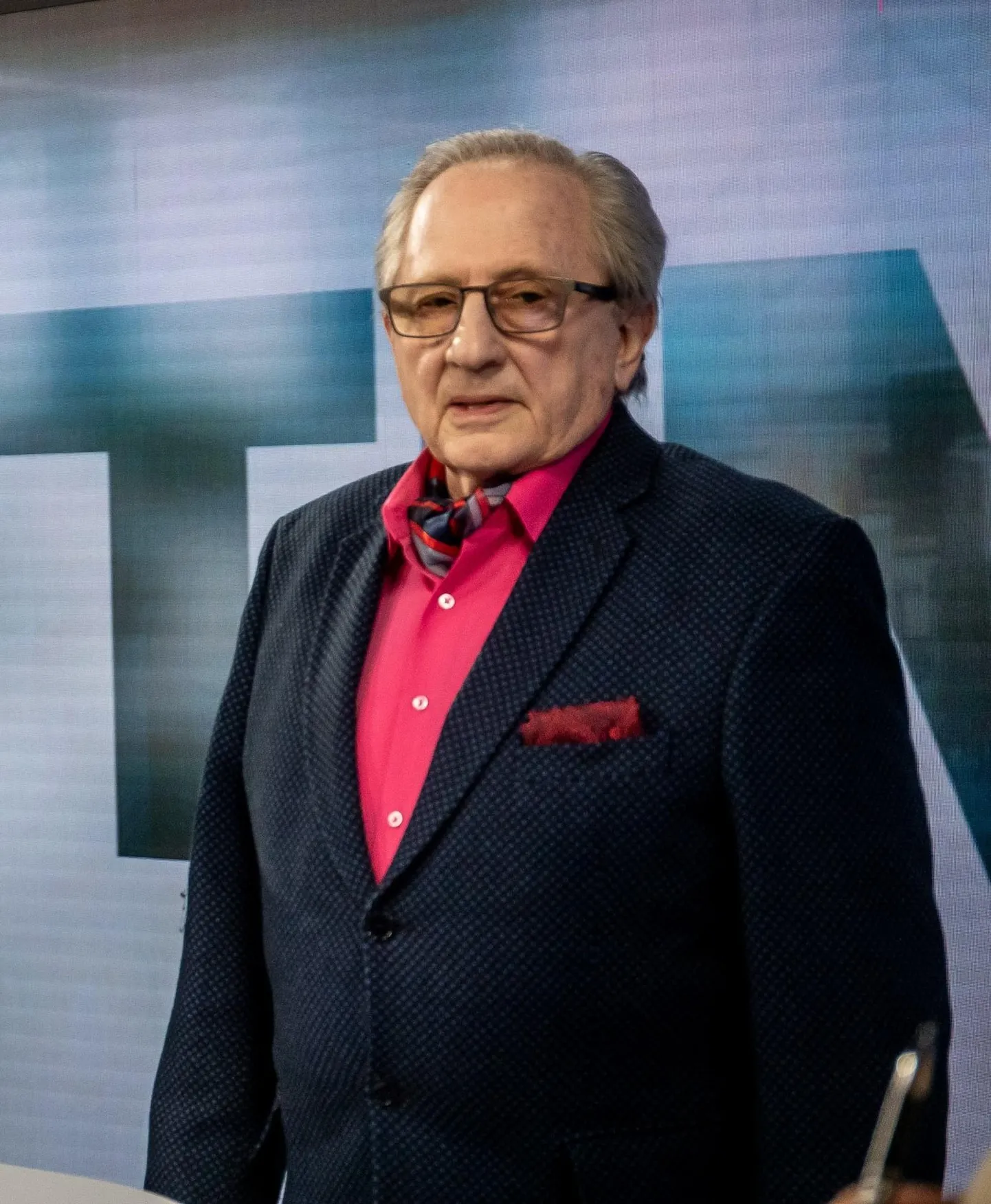 Adik Levin.