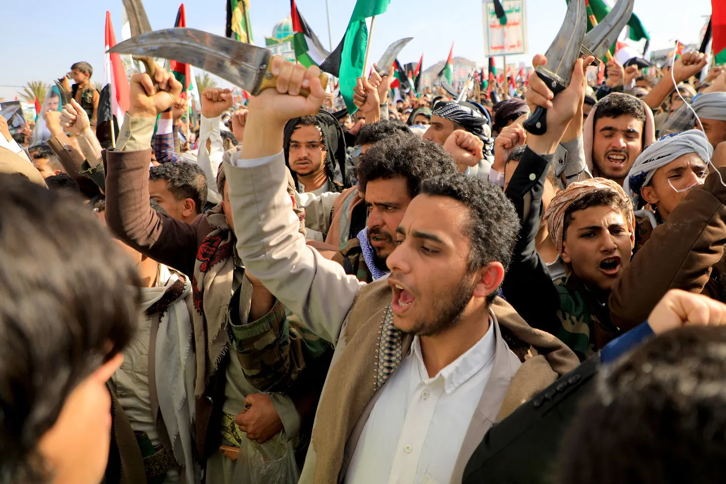 USA ja Iisraeli vastased meeleavaldajad huthide kontrolli all olevas Sanaas.