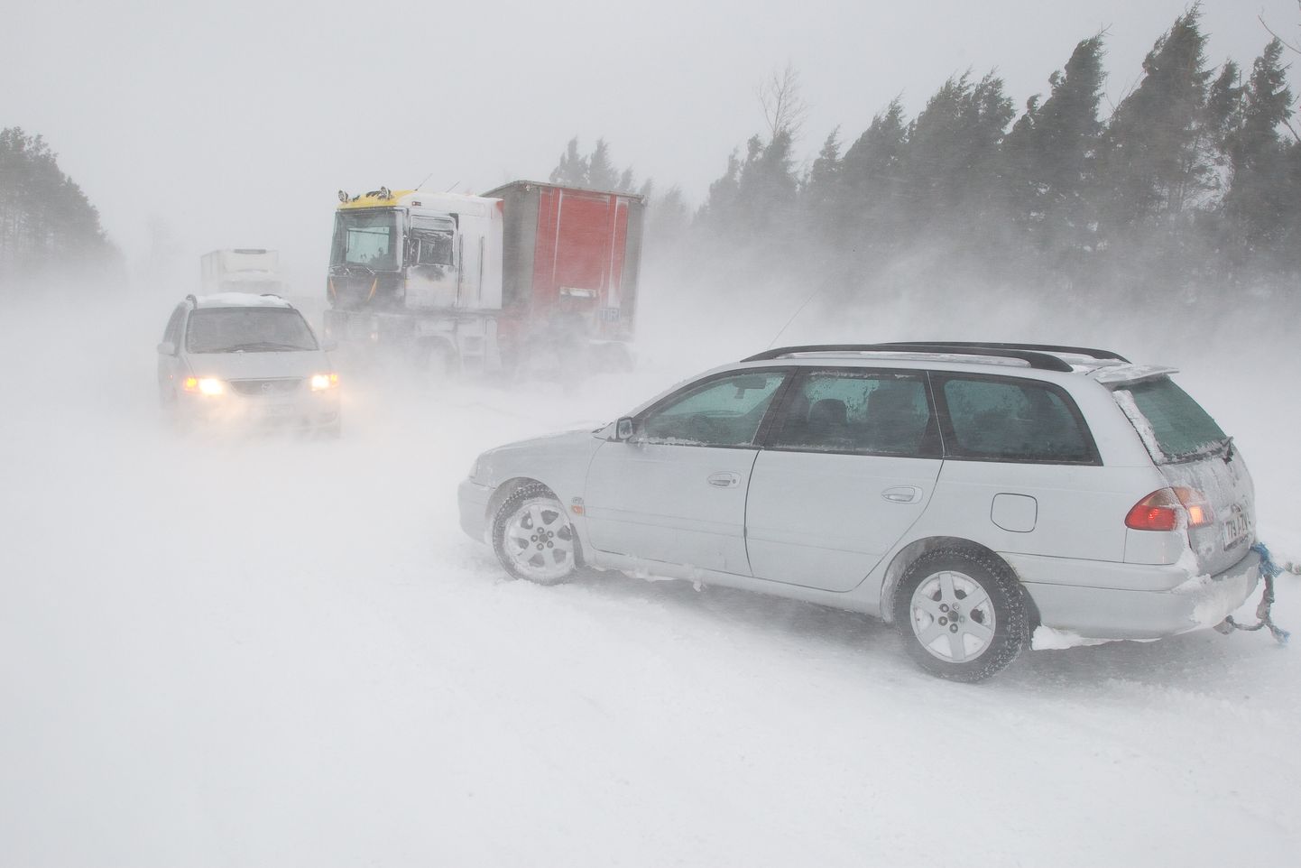 2010. aasta detsembris Ida-Virumaal möllanud lumetorm Monika põhjustas sõidukite teelt väljasõite ja liiklusummikuid.