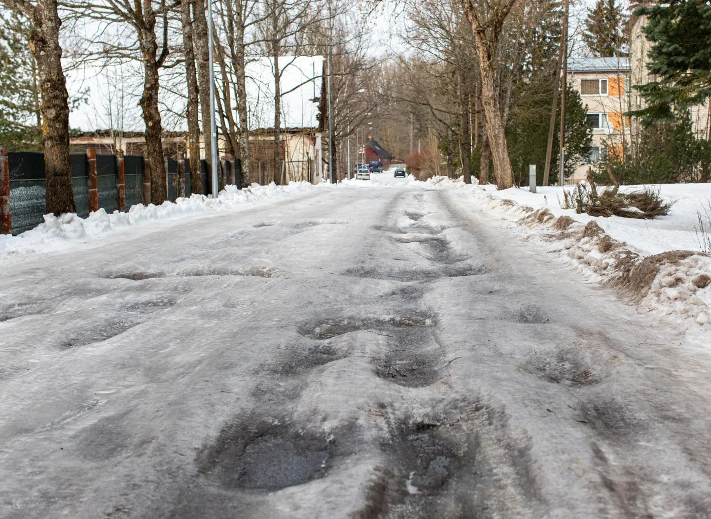 Teed on muutunud libedaks.