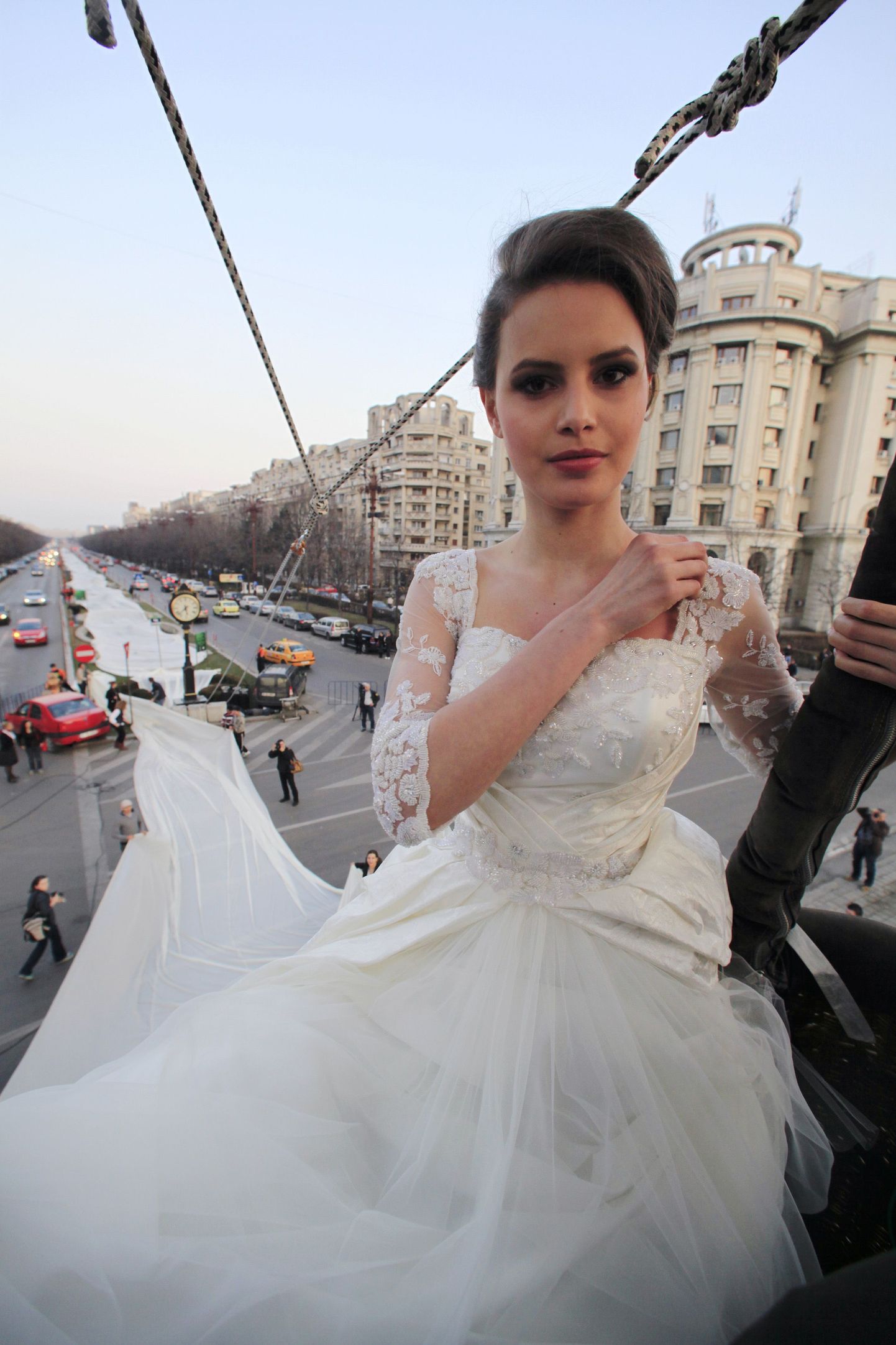 Самое длинное свадебное платье в мире