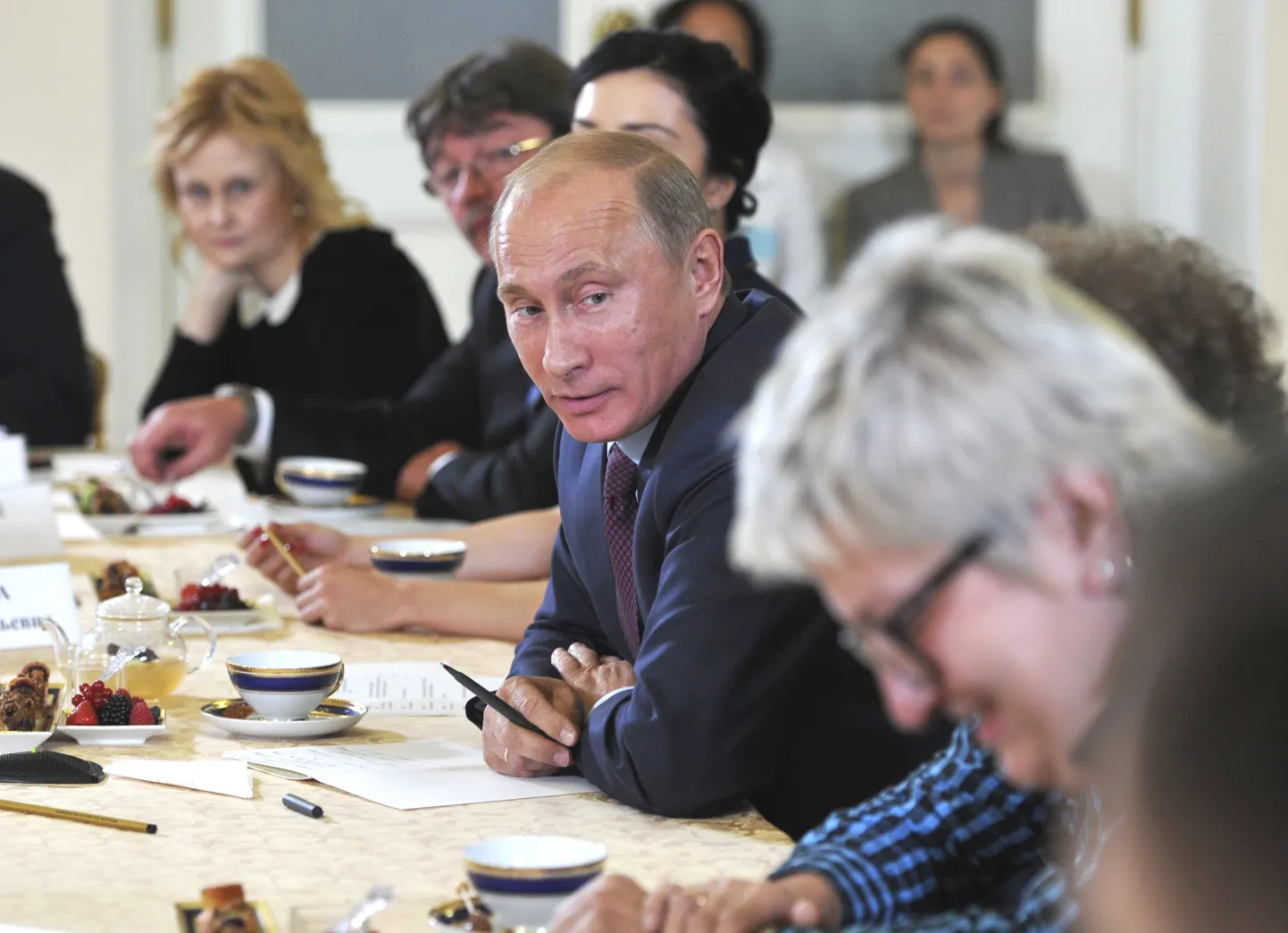 Vene peaminister Vladimir Putin kohtus täna Moskvas kirjanikega.