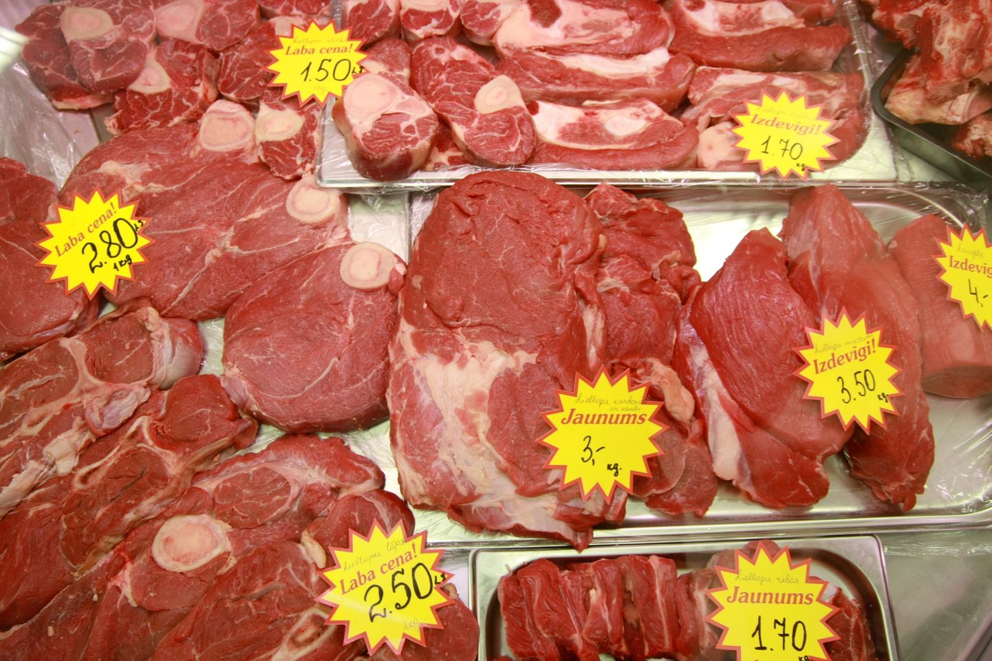 Мясо на прилавке