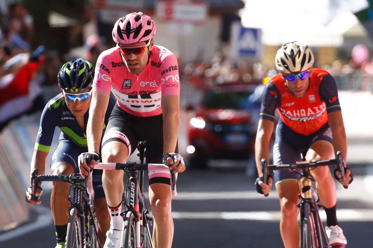 Tom Dumoulin (keskel) lõpetas 18. etapi koos Nairo Quintana (vasakul) ja Vincenzo Nibaliga