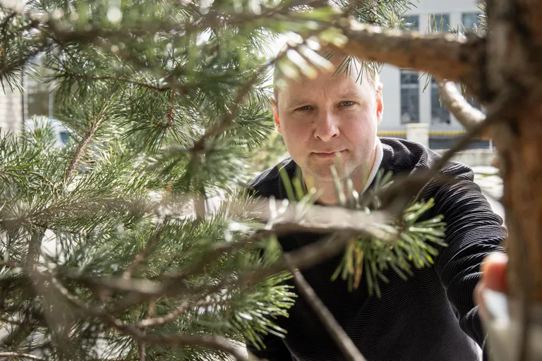 Eestist on hõlpsa vaevaga võimalik liikuda maailma kaitsetööstusesse lahendusi välja mõtlema või looma Nobelistidega koos Covid vaktsiine ja nende teadmistega Eestisse tagasi tulla.