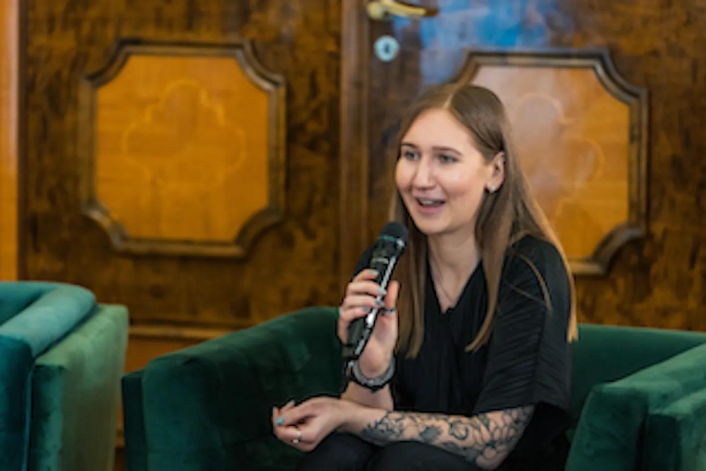 Joana Jõgela õpetab keemiat kolmes koolis.