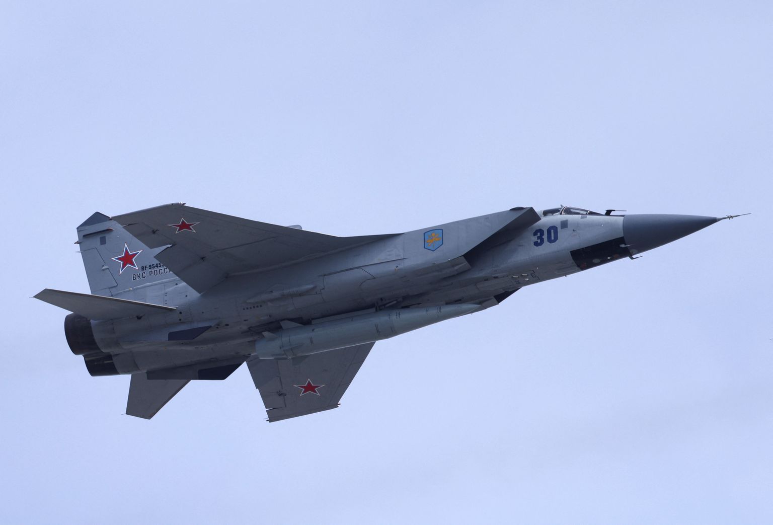 Iznīcinātājs MiG-31.