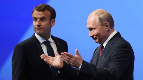 Kremlis paziņo, ka Putins ir gatavs tikties ar Makronu