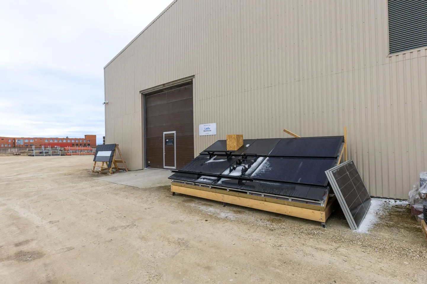 Kuigi uute omanike käes, jääb Solarstone ikka Viljandi ettevõtteks ja siinne tehas, millesse on palju investeeritud, tegutseb edasi. Peakontori uue asukohana on hakatud aga välja käima Tartut.