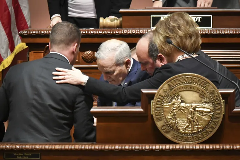 Minnesota kuberner Mark Dayton vajas terviserikke tõttu abi