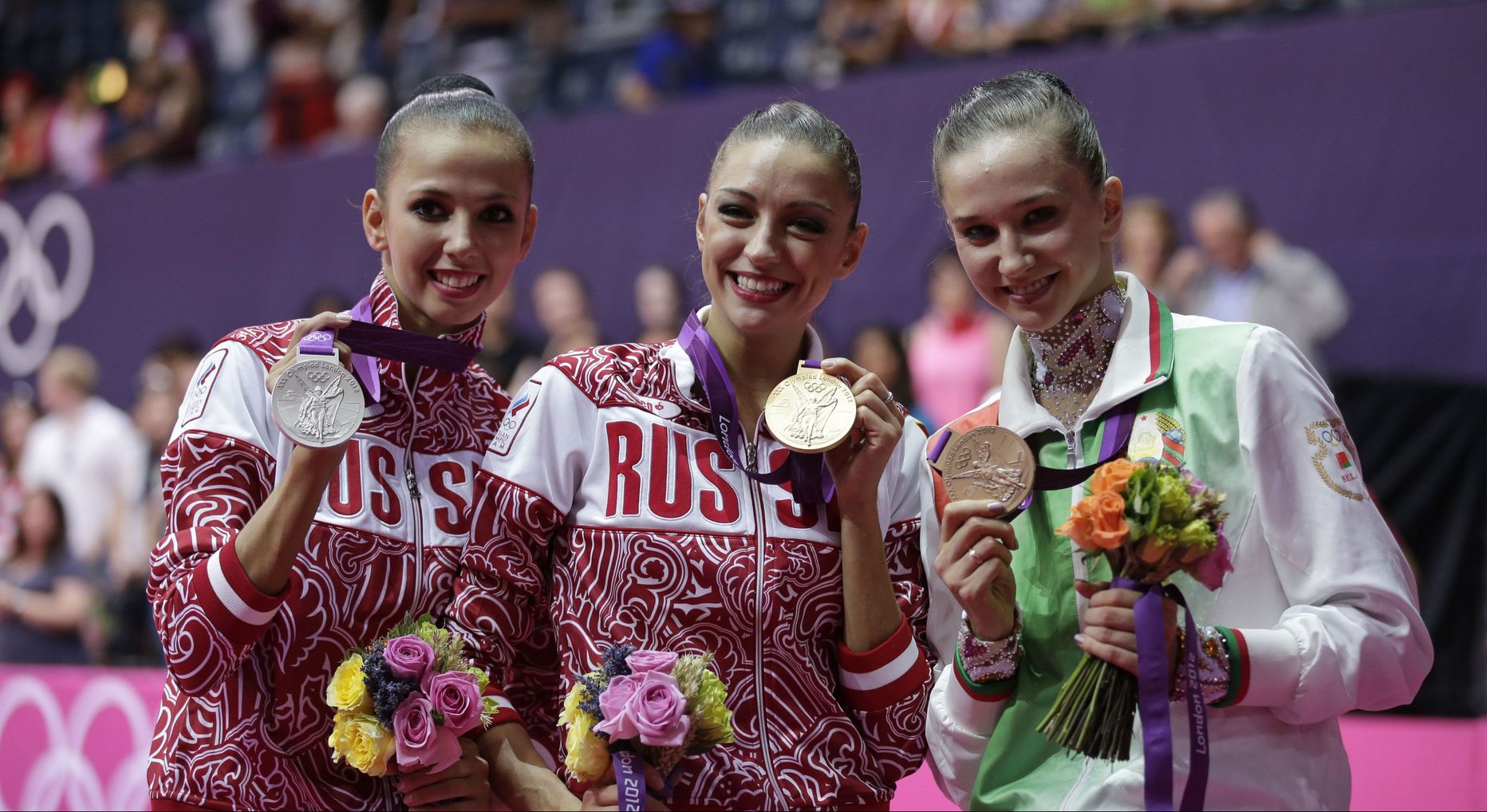 Чемпионы по гимнастике. Евгения Канаева олимпиада 2012 награждение. Олимпийская чемпионка по художественной гимнастике 2008. Светлана Хоркина чемпионы по спортивной. Художественная гимнастика Олимпийские чемпионки России.