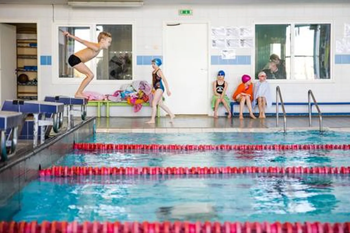 Koidula ujula hoone tehniline seisukord on kehvapoolne, samuti on basseinis vaid neli rada.
