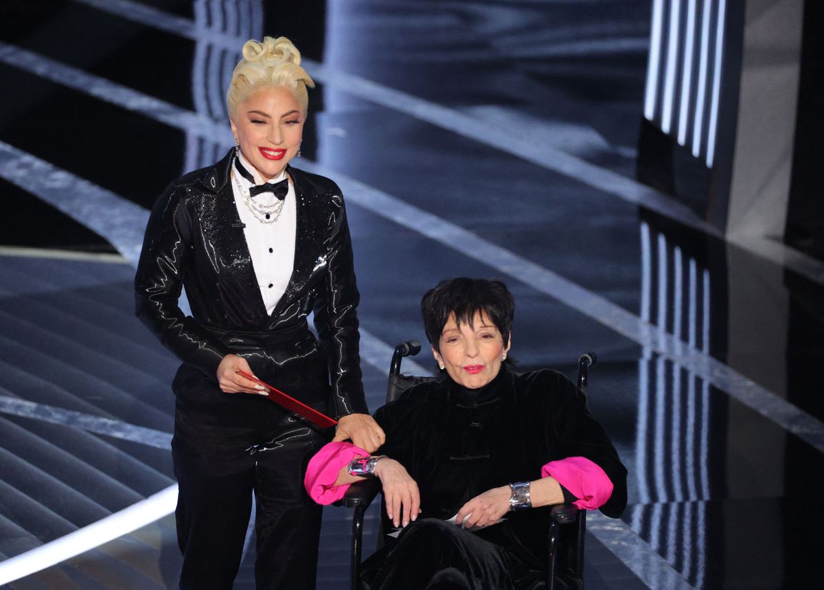 Леди Гага и Лайза Минелли объявили победителя в категории "Лучший фильм"