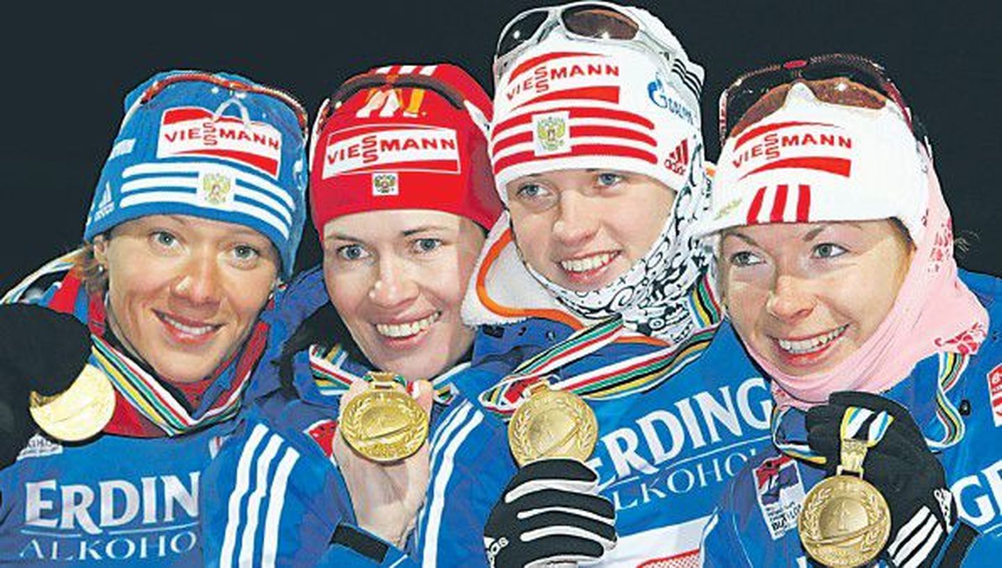 Чемпионки мира в эстафетной гонке россиянки (слева направо) Ольга Зайцева, Ольга Медведцева, Светлана Слепцова и Анна Булыгина.