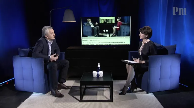 Индрек Нейвельт в студии PM/ Одежда ведущей: Luisa Spagnoli Estonia