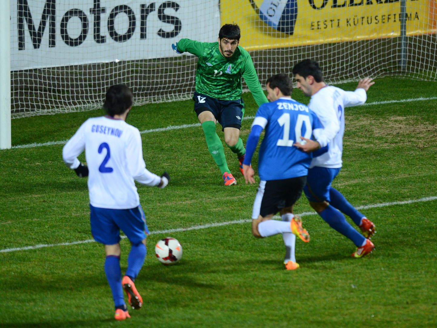 Eesti jalgpallikoondis pidas täna käimasoleva aasta viimase kodumängu, kui Lilleküla staadionil alistati 2:1 Aserbaidžaani koondis. 44. minutil viis Rauf Aliyev vastased juhtima, ent 54. minutil oli täpne Sergei Zenjov ning 2:1 võidu kindlustas 66. minutil Joel Lindpere.