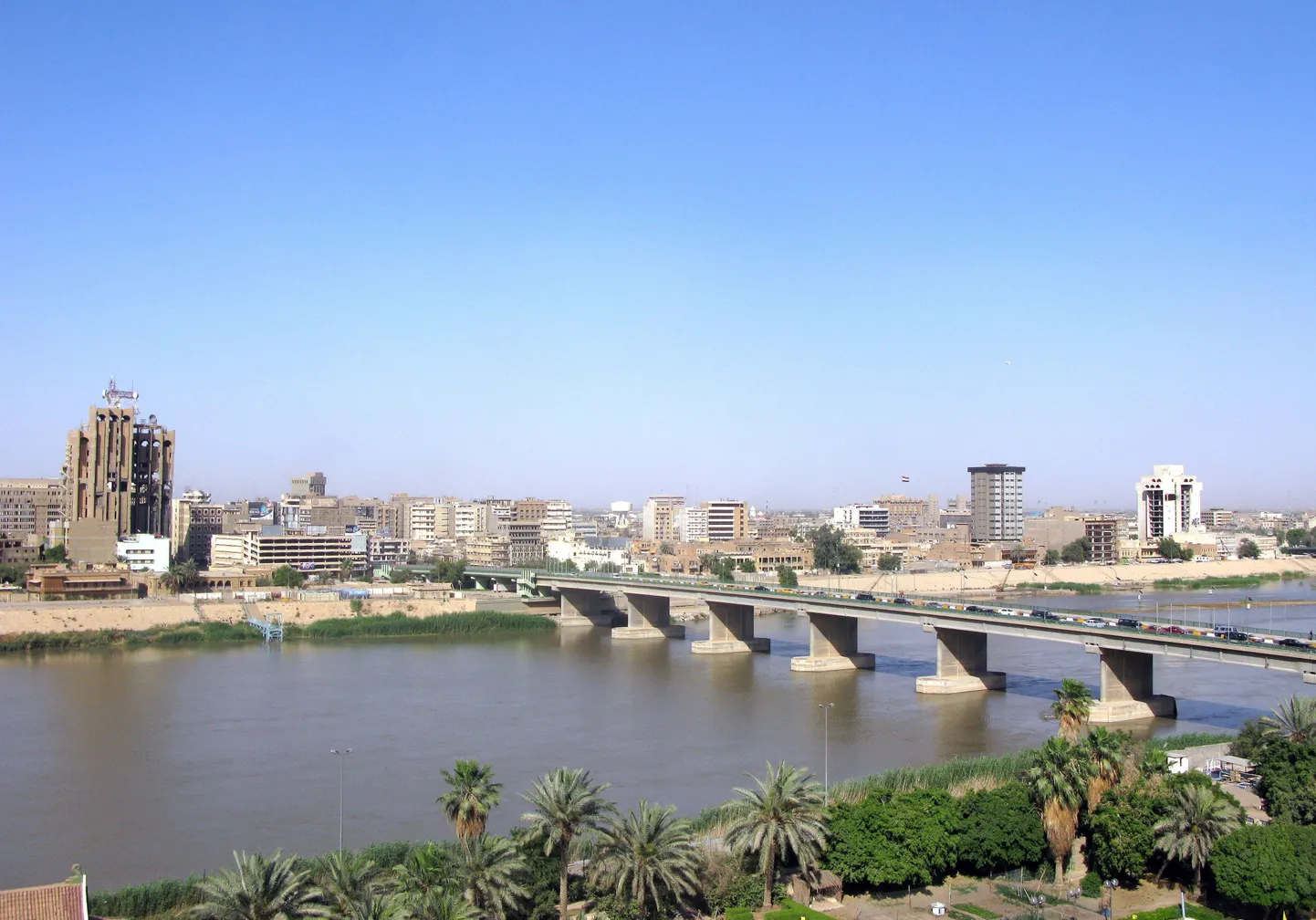 Tigrise jõgi voolab läbi Bagdadi.