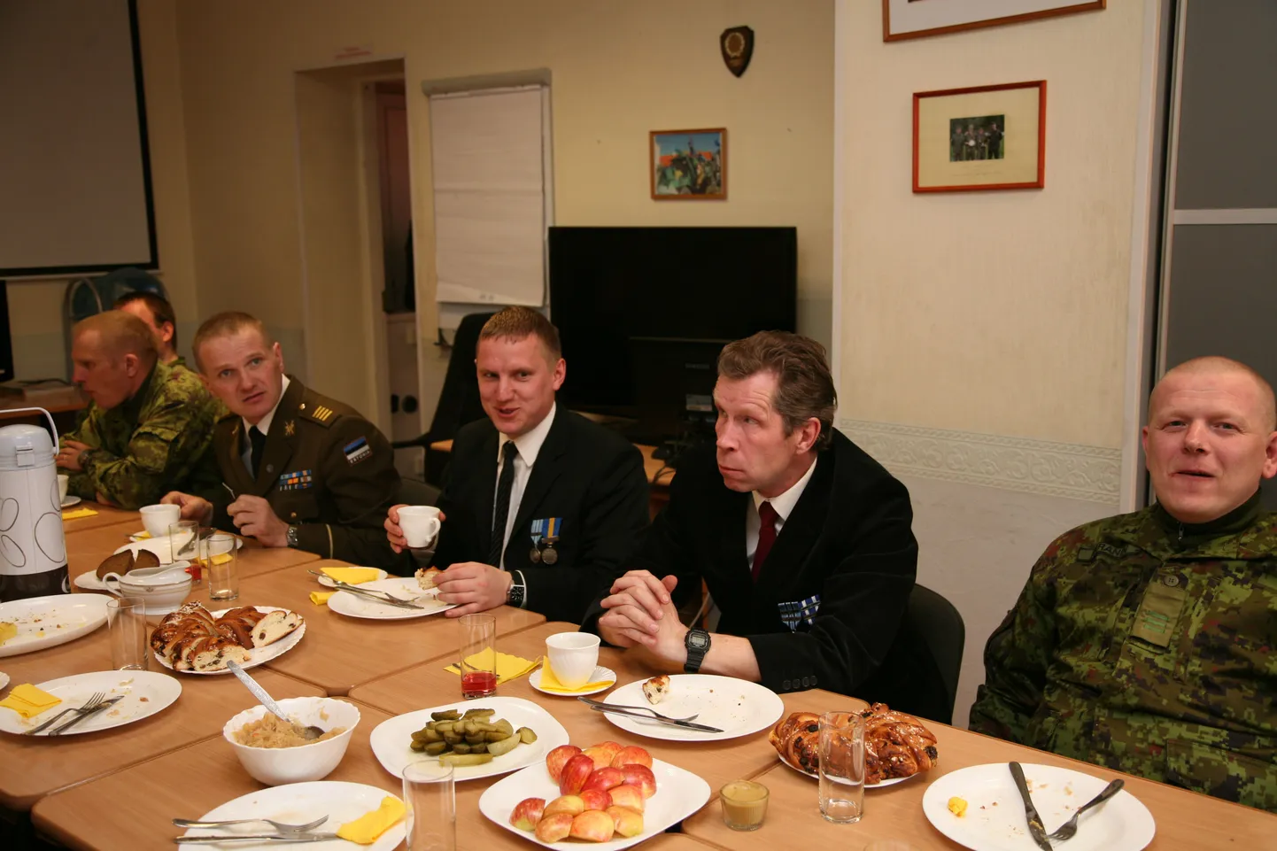Missiooniveteranid Andrus Mardu (paremalt teine), Heigo Laaneoks ja Urmas Kõonurm.