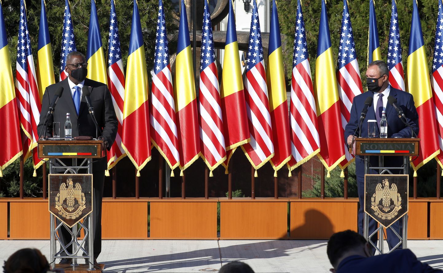 USA kaitseminister Lloyd Austin (vasakul) ja Rumeenia kaitseminister Nicolae Ciucă Bukarestis 20. oktoober 2021.