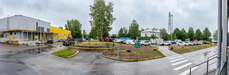 Ehituse teeb keerukamaks asjaolu, et juurdeehitus tuleb praeguse hoone taha, kus asub keskuse igapäevaseks toimimiseks vajalik teenindus- ja laadimisala.