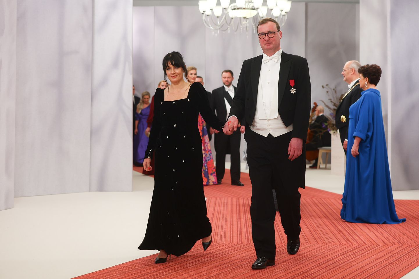 Церемония рукопожатий в "Эстонии". Министр культуры Хейди Пурга и ее муж Яанус Рохумаа.
