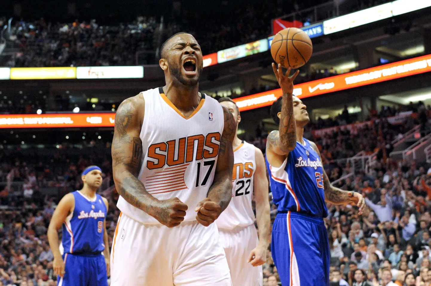 P.J Tucker (esiplaanil).