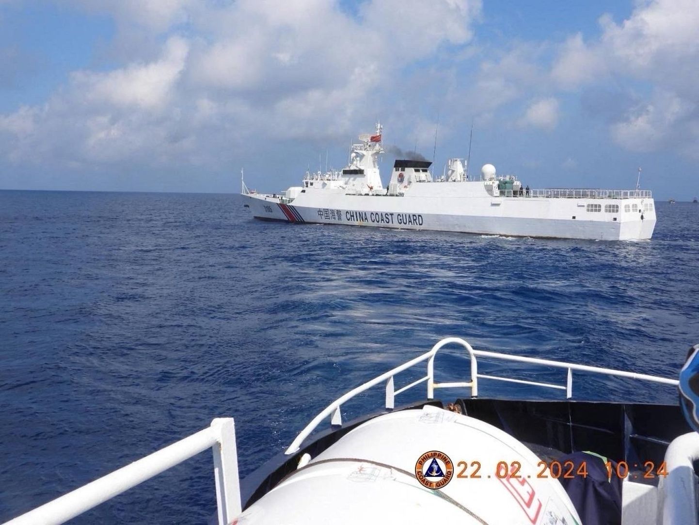 Hiina rannikuvalvelaev püüdmas 22. veebruaril tõkestada Filipiinide laeva Datu Sanday teekonda vaidlusalusele rahule.