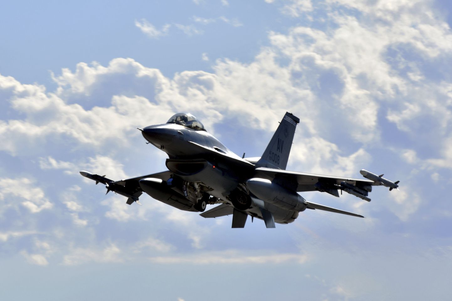 USA hävitaja F-16.