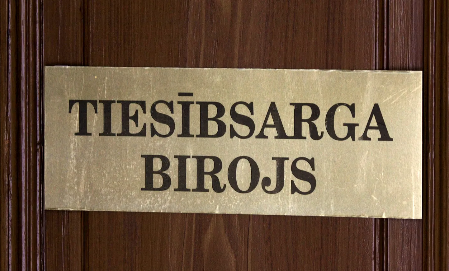 Latvijas Republikas Tiesībsarga biroja izkārtne.