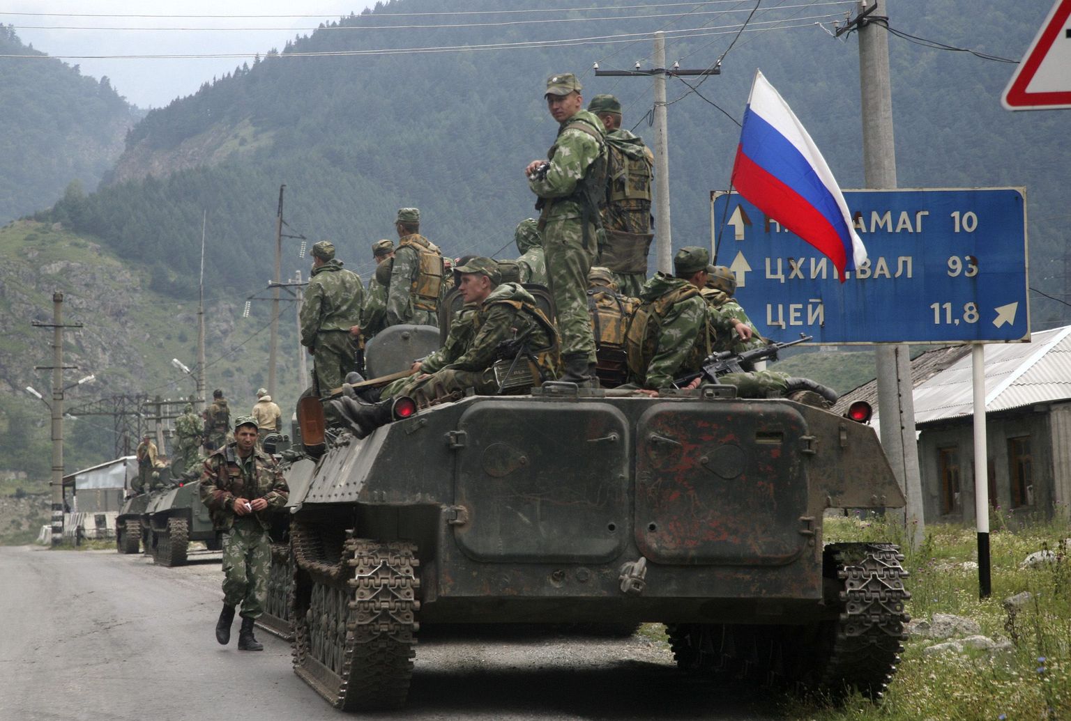 Lõuna-Osseetiasse suunduv Vene soomukite kolonn 2008. aasta augustisõja ajal Põhja-Osseetias.