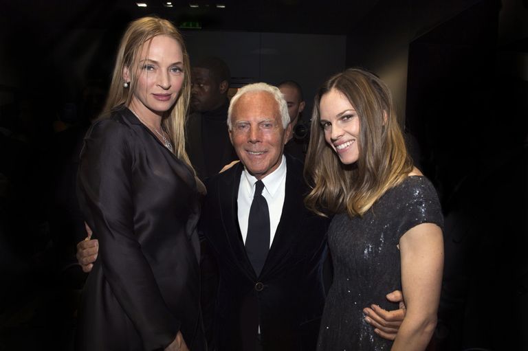 Isegi ilma kontskingadeta oleks aga Thurman pikem Itaalia disaineri Giorgio Armani ning näitlejanna Hilary Swanki kõrval seistes. Armani on kõigest 1.72 ja Swank on Thurmanist koguni 12 cm lühem.