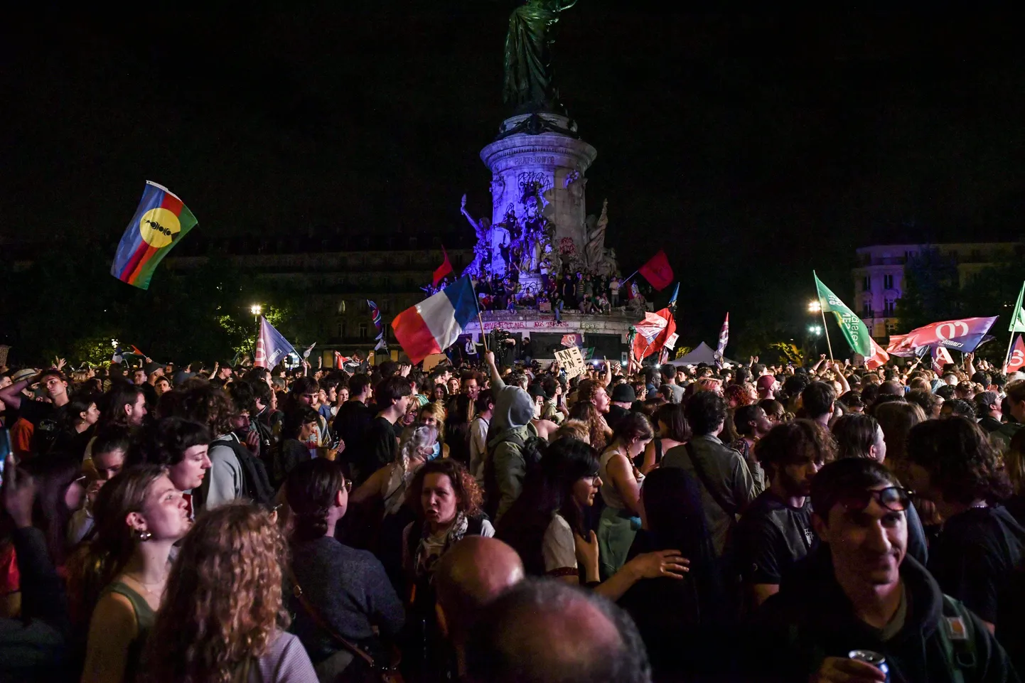 Vasakpoolete meeleavaldus Pariisis Vabariigi väljakul.