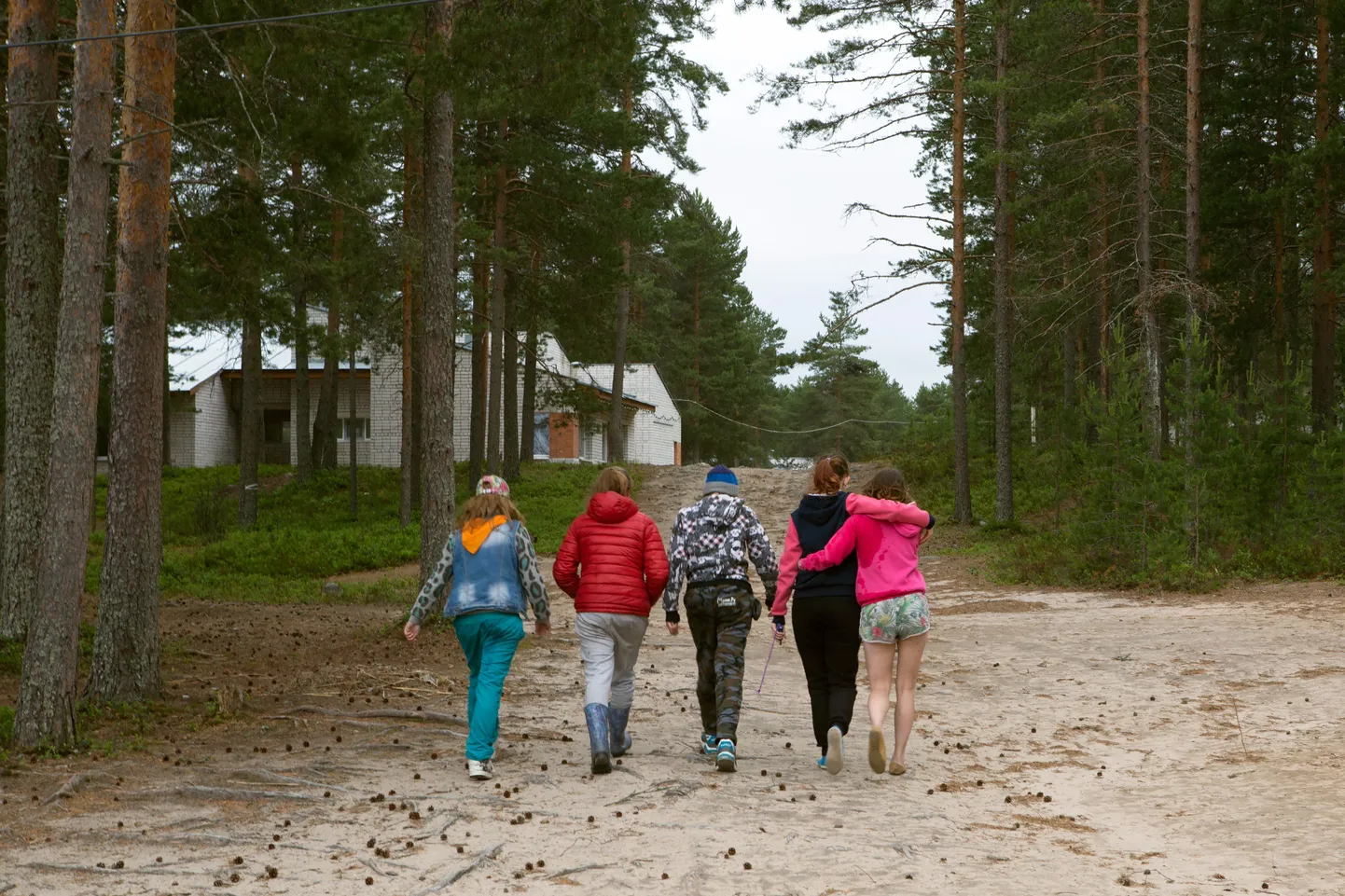Õnnetusest eluga pääsenud lapsed.