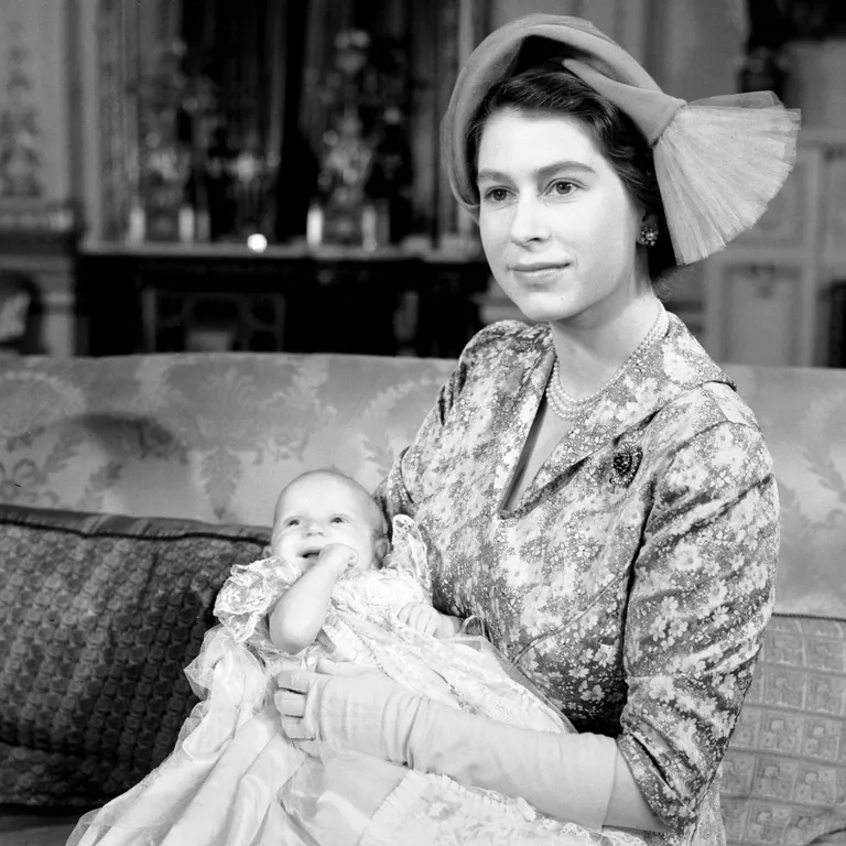 Karaliene Elizabete II un princese Anna