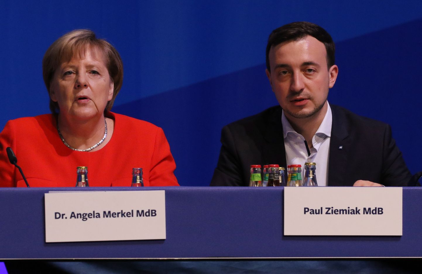 Vācijas kanclere Angela Merkele un CDU ģenerālsekretārs Pauls Zemjaks
