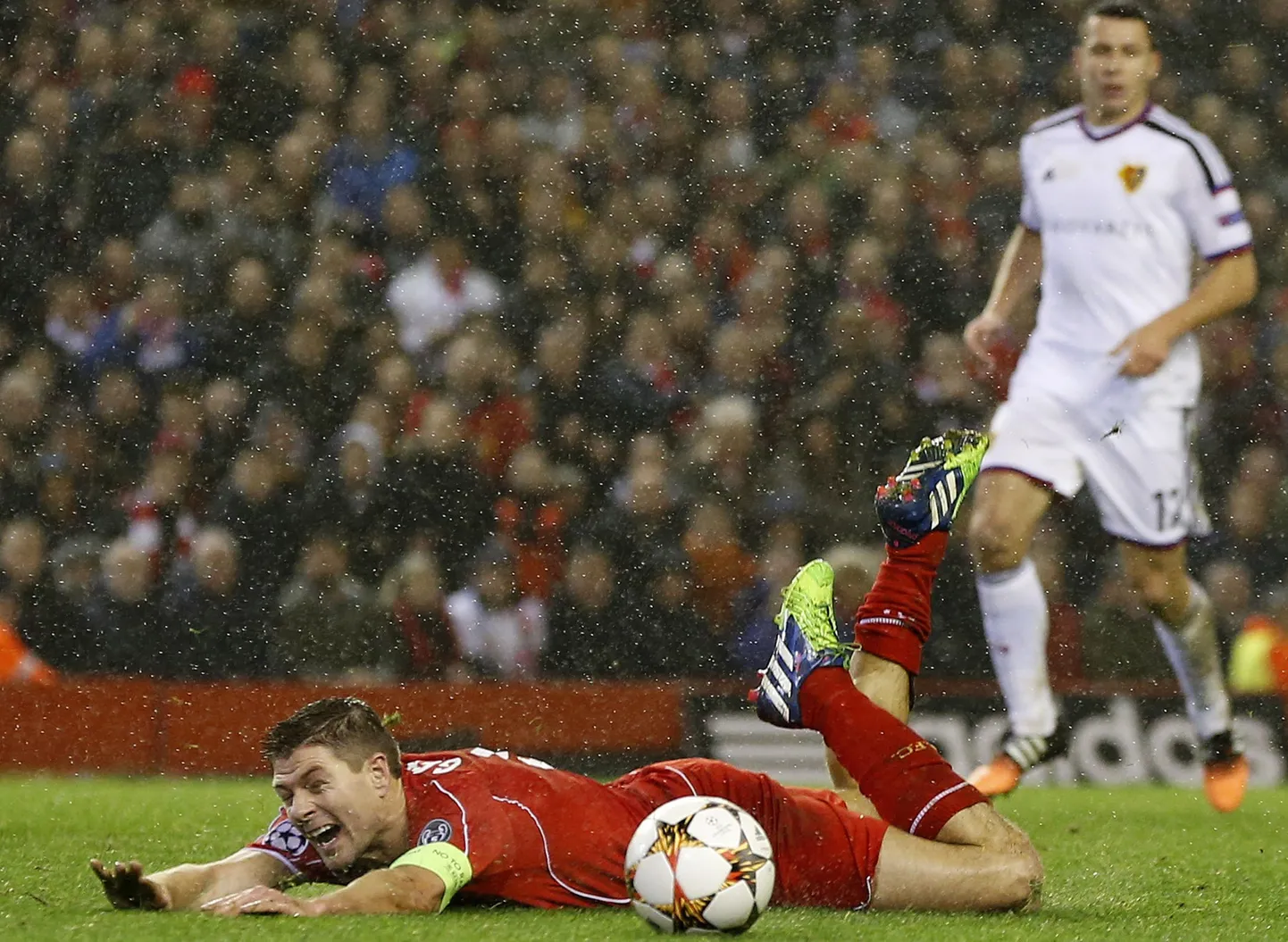 Steven Gerrard kohtumises Baseli vastu.