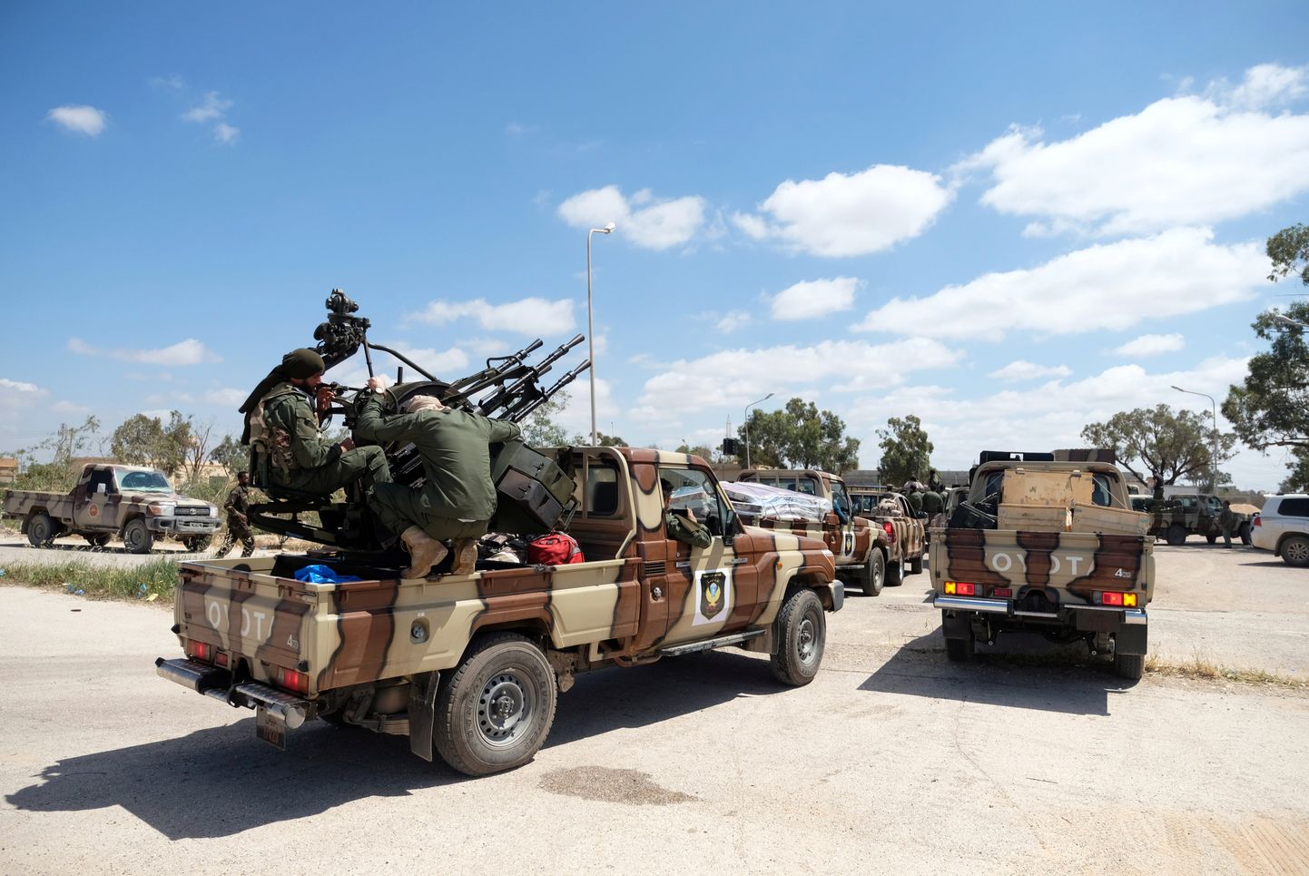 Ливийская национальная армия (ЛНА) под командованием генерала Халифы Хафтара  начала "Операцию Триполи" и выдвинулась в сторону столицы страны.
