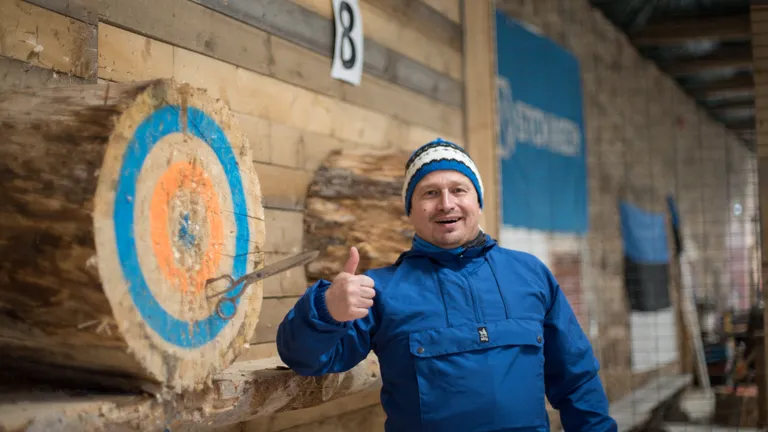 Meelis Kuusk Mäetaguse kirvehallis.