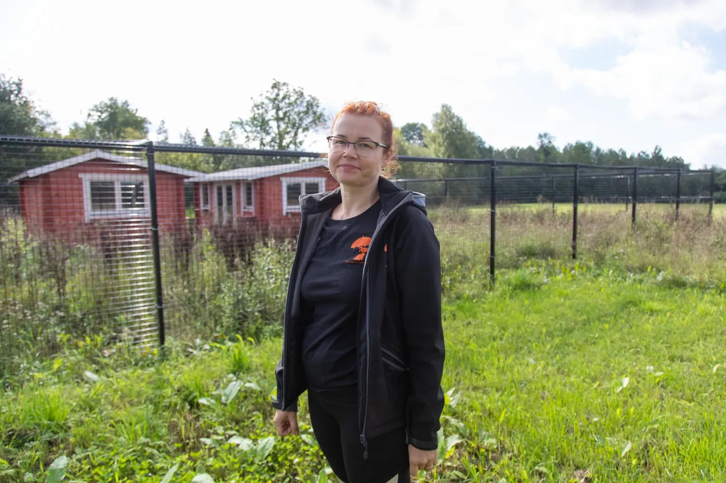 Loomade heaolu keskuse juhataja Triinu Priksi sõnul ei anna väekasside aediku elanikud end näole, aga mõnd neist on ta kaugelt ikkagi jälgida saanud.