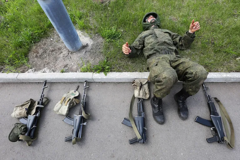 Rjazani spetsnaz'i liige puhkamas pärast õppust. / Scanpix