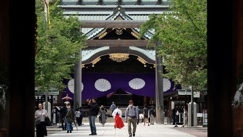 Jaapani peaminister saatis Yasukuni sõjapühamusse rituaalse ohvrianni