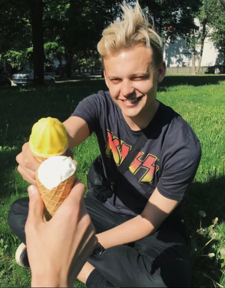 Jüri Pootsmann sai laiemalt tuntuks telesaate «Eesti otsib superstaari» kuuenda hooaja võitjana